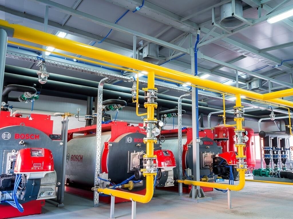 Газовая котельная СамараГазСервис — котлы Bosch и жёлтые газовые трубопроводы